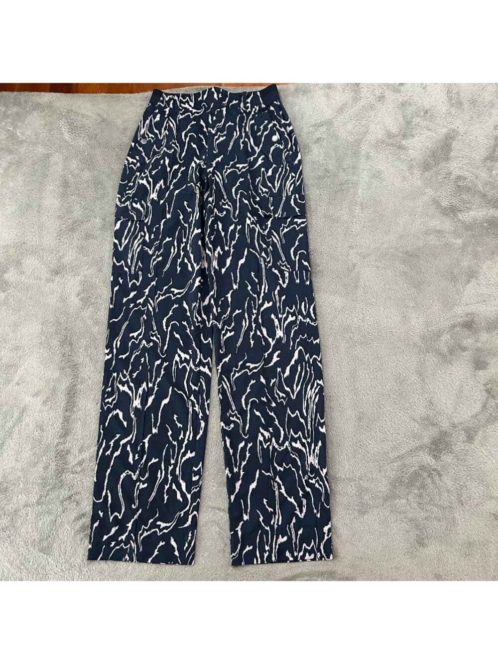 Athleta Vienna Cargo Pull On Printed Pants Women's size 2 Tall Long Navy